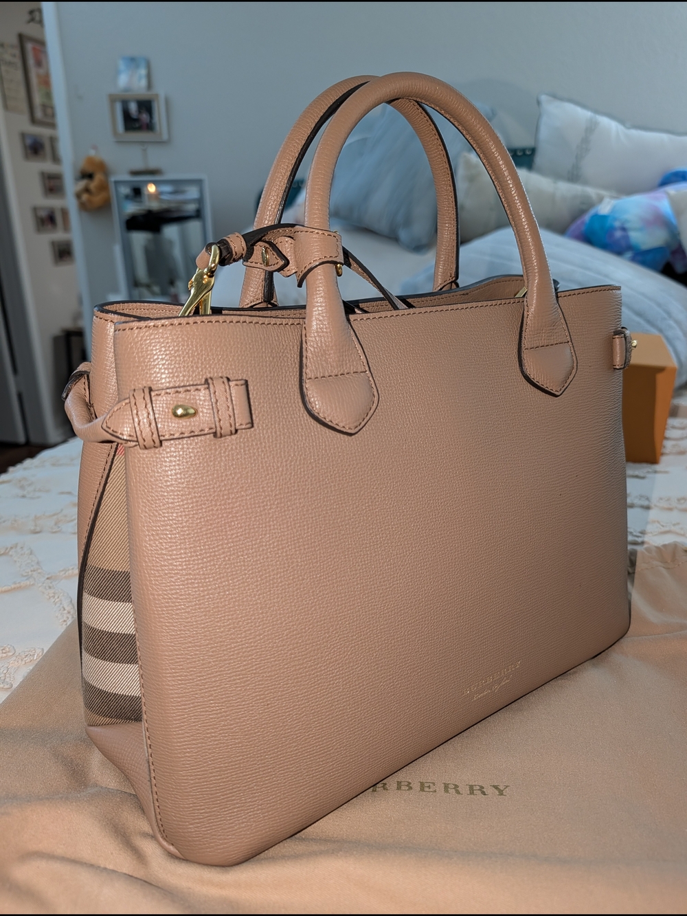 Burberry Banner Medium Tan